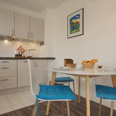 Strandhaus Lobbe, App 04 公寓